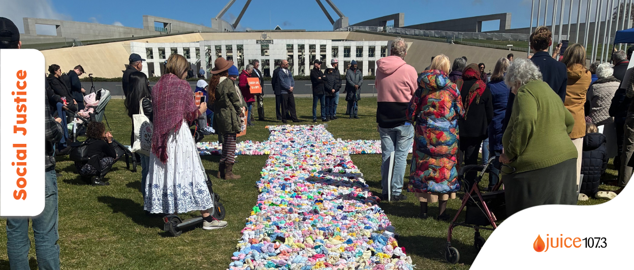 Thousands of Baby Booties on Parliament House Lawn